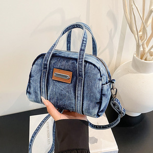 <span class=keywords><strong>Sac</strong></span> à main en jean, nouveau design classique <span class=keywords><strong>bowling</strong></span>, denim vieilli, <span class=keywords><strong>sac</strong></span> à main tendance <span class=keywords><strong>vintage</strong></span>, style moto, <span class=keywords><strong>sac</strong></span> à main pour femme - Product Image 1