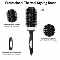 Brosse ronde en céramique avec corps ventilé et poils en nylon résistants à la chaleur pour un séchage professionnel, un volume et une coiffure lisse