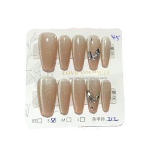 Faux ongles à presser effet dégradé nude, forme carrée effilée moyenne avec breloques en strass, réutilisables, en acrylique, pour femmes - Product Image 4