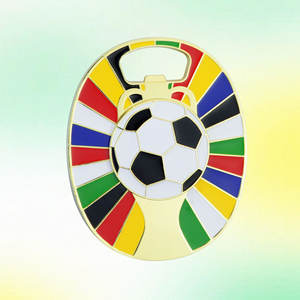 Tasse européenne Aimant <span class=keywords><strong>de</strong></span> réfrigérateur en métal Ouvre-bouteille multifonctionnel et ventilateur Petits <span class=keywords><strong>tire</strong></span>-bouchons commémoratifs et ouvre-bouteilles - Product Image 2