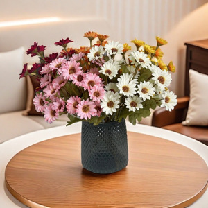 Bouquet de fleurs artificielles de marguerites Bellis Perennis pour la décoration de la maison et de mariage, vente en gros à prix réduit - Product Image 4