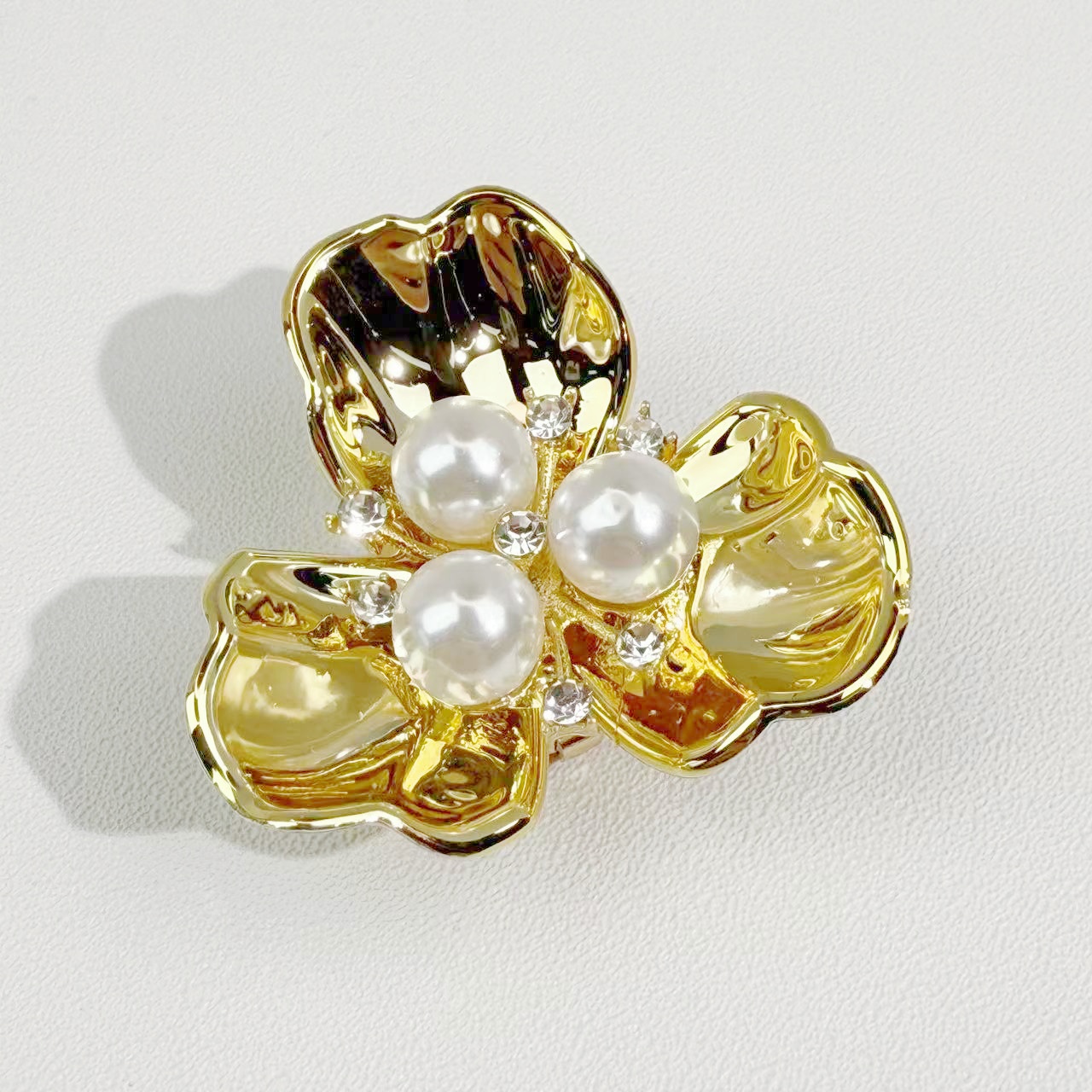 Golden Flower White Stamen
