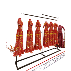 Présentoir de vêtements Hanfu et Qipao de style Art Déco en métal doré multifonctionnel pour studio photo - Product Image 4