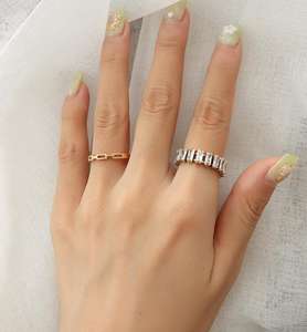 Anneau en acier inoxydable résistant à la sueur, anneau en pierre carrée, Baguettes en cristal, zircon cubique empilable, bague pour femmes et dames, plaqué or - Product Image 4