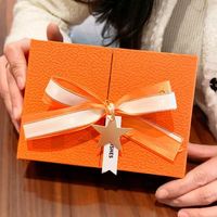 Boîte d'emballage de parfum en carton pliable de luxe avec logo personnalisé pour la présentation de bijoux