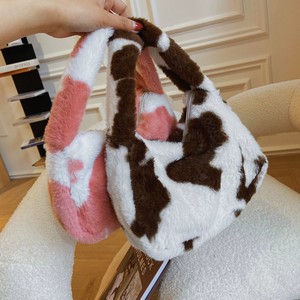 Hiver Automne Grand <span class=keywords><strong>sac</strong></span> à main en <span class=keywords><strong>fausse</strong></span> <span class=keywords><strong>fourrure</strong></span> imprimé vache pour femmes Crossbody Shopping Fur Tote Bag - Product Image 4
