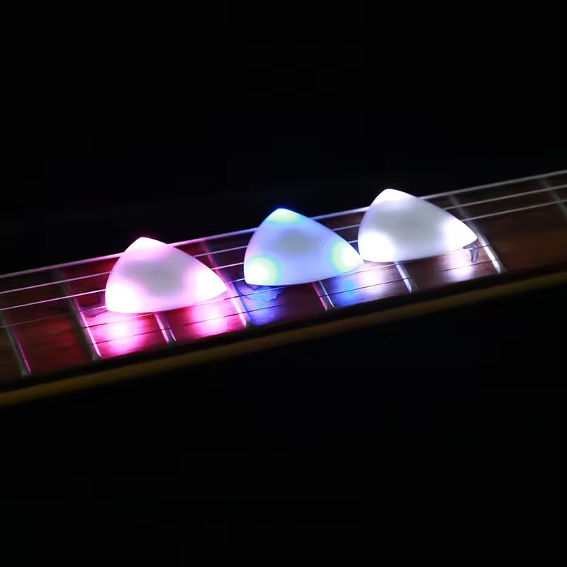 Lot De 3 Médiators LED Lumineux Pour Guitare & Ukulélé – Éclairage Auto Blanc/Vert/Violet – Effet Scène Spectaculaire