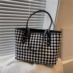 Sac à bandoulière et sac à main tendance pour femmes, léger, imperméable, en nylon, design polyvalent et portable pour le shopping - Product Image 2