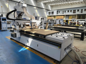 Máquina de corte CNC con mesa de vacío y <span class=keywords><strong>colector</strong></span> de polvo para panel MDF - Product Image 5