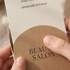 Tarjeta de Agradecimiento Personalizada de Kraft para Salón de Belleza con Funda Exterior para Sets de Regalo de Cuidado Posterior al Spa y Empaques de Bienestar - Product Image 3