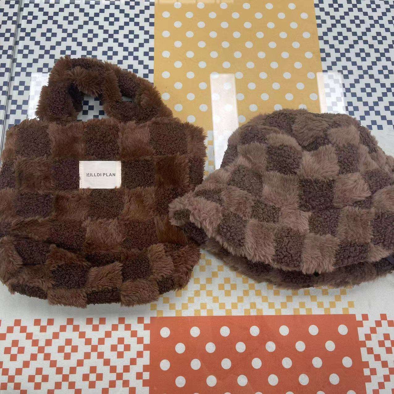 สีน้ำตาล