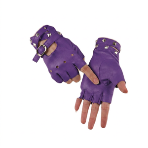 Guantes blancos de PU estilo punk sin dedos con remaches y correa de muñeca con hebilla para uso casual - Product Image 2