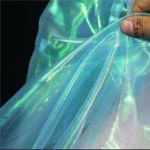 Magnifique organza irisé, un tissu très transparent disponible en sept couleurs, utilisé pour les bijoux, les robes de princesse et les costumes de spectacle. - Product Image 5