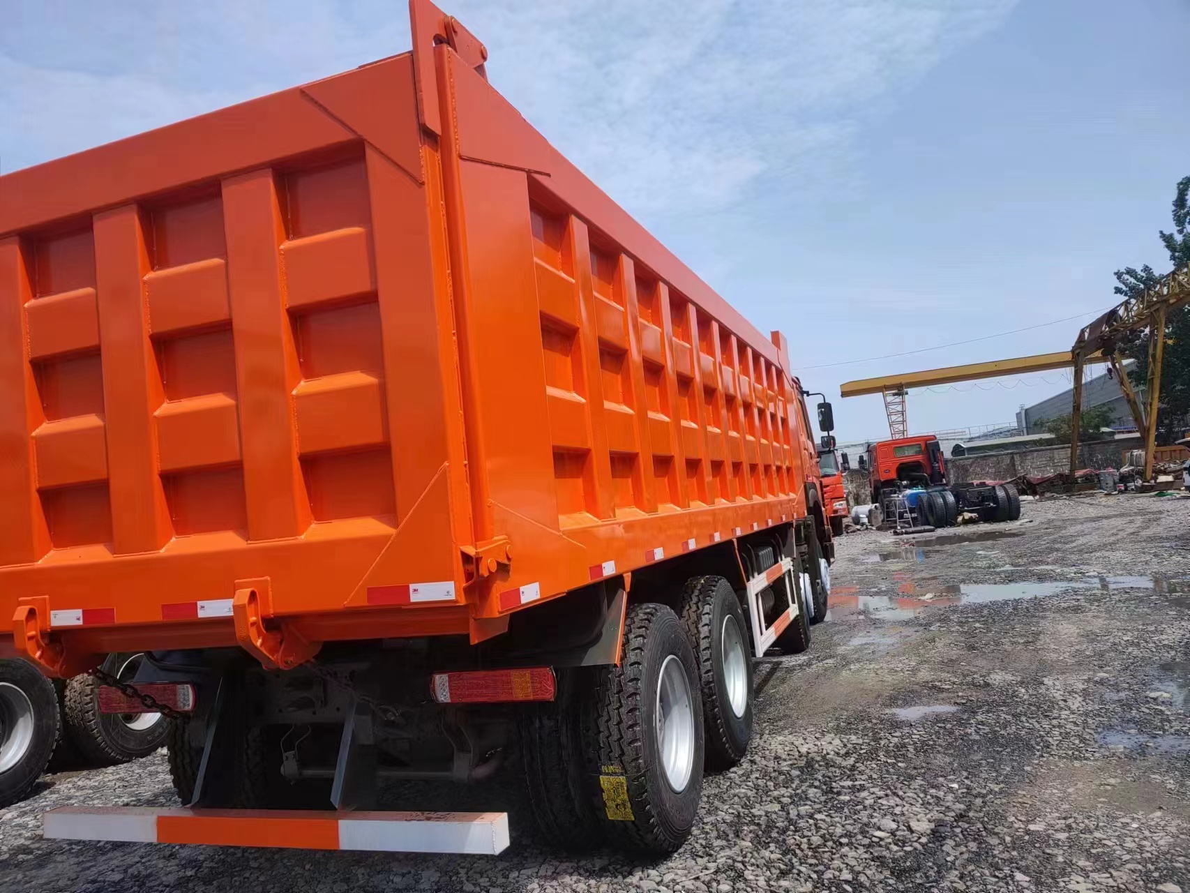 ZZ3317V3867B1 8X4 Ho Wo Tractor Trucks - 400HP Dump Truck
