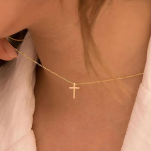 Vòng cổ mặt dây chuyền thánh giá đơn giản mảnh mai mạ vàng 18K, chất liệu đồng thau, kiểu dáng hiện đại tối giản, món quà dành tặng phụ nữ - Product Image 2