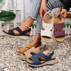 2025 Primavera Verano tendencia de moda para <span class=keywords><strong>Amazon</strong></span> transfronterizo de talla grande <span class=keywords><strong>sandalias</strong></span> de cuña para mujer Casual costura Slip-On cierre - Product Image 1