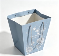 Sac cadeau en papier imprimé avec motif floral, style frais et personnalisé, avec poignée en corde, logo personnalisé imprimé pour l'emballage des fleuristes