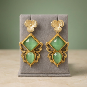 Pendientes Largos con Diseño Floral Clásico en Oro, con Piedra de Ónix Verde, Chapados en Oro, Estilo Étnico, para Aniversario de Bodas - Product Image 2
