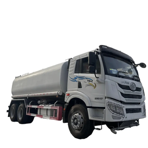 Camion arroseur diesel modèle HOWO avec moteur chinois 6x4 roue motrice camion-citerne d'huile à double usage - Product Image 1