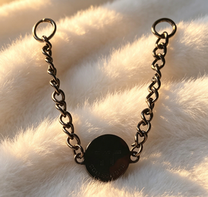 Etiquetas de Cuello de Aleación de Zinc con Diseño Personalizado y Marcas de Marca Únicas para Cuellos de Ropa y Accesorios de Mochilas - Product Image 5