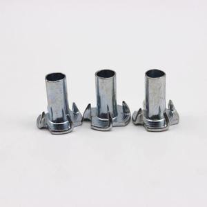 <span class=keywords><strong>Insert</strong></span> fileté en acier au carbone DIN1624 à quatre griffes pour panneaux de <span class=keywords><strong>bois</strong></span>, offrant une forte force anti-éjection - Product Image 4