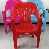 Fabricant Source Vente en gros Fauteuils modernes simples en plastique blanc Personnalisation du logo pour l'extérieur, la maison Réunions familiales