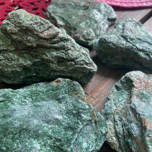 Mica Verde Natural al por Mayor, Piedra en Bruto, Cristal Crudo, Espécimen Mineral Curativo, Cristal Calmante para Chakras y Decoración del Hogar - Product Image 3