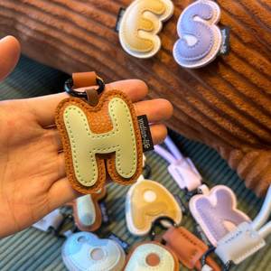 Promotion Customizable English Letters DIY <b>Personalized</b> Laser Printed Durable Exquisite PU Modern Style Minimalist Bag Pendant - Product Image 2