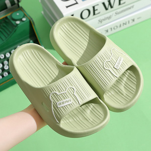 Chaussons d'été mignons et tendance pour toute la famille – Chaussures antidérapantes pour bébés garçons et filles, idéales pour la maison et la salle de bain - Product Image 3