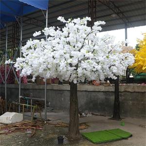 Arbre artificiel de fleurs de cerisier blanches en tissu de soie, pour usage intérieur et extérieur, décorations pour mariages, banquets et festivals - Product Image 1