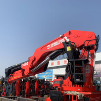 La logistique du port maritime utilise une grue hydraulique à usage intensif montée sur camion 50 tonnes 60 tonnes avec télécommande sans fil