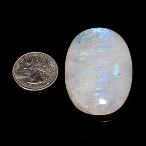 Piedra preciosa de piedra lunar arcoíris ovalada natural de 51x34x9 mm para la fabricación de joyas - Product Image 2