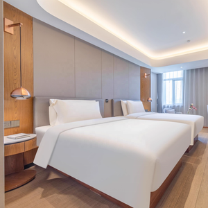 ชุดห้องนอนโรงแรมมาตรฐานหรูหราทันสมัย เตียงเดี่ยวพร้อมหัวเตียง สำหรับโรงแรมแบบเร่งด่วน - Product Image 2