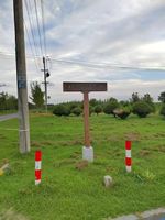 Signalétique extérieure personnalisée haut de gamme : Panneau de signalisation incliné en acier inoxydable durable pour les communautés, les parcs et les hôpitaux