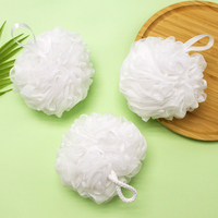 Éponge de bain douce blanche pour soins de la peau, 75g, avec logo personnalisé, meilleure vente, boule exfoliante pour le corps, loofah de douche en maille avec corde