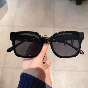 Gafas de sol de moda para mujer Qianai, montura negra, lentes de PC, antideslumbrantes, tipo 3, para conducir, viajar, pescar - Product Image 3