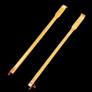 Bamboo <b>back</b> <b>scratcher</b>, a convenient <b>back</b> <b>scratcher</b> for seniors, with an extended handle, available at street stalls. - Product Image 3