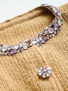 <span class=keywords><strong>Cardigan</strong></span> in Maglia Standard Autunno Inverno 2025, Nuovo Modello Leggero Color Curry, Decorazione con Bottoni Colorati di Lusso, Casual Elegante Anti-Pilling - Product Image 3