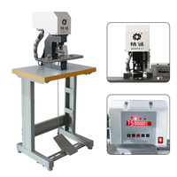 Machine à perforer les rideaux avec matrices interchangeables