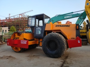 Rouleau Vibratoire Dynapac CA30D de Haute Qualité avec Double Tambour et Composants Moteur Essentiels ; Rouleau à Roues d'Occasion Premium USA - Product Image 5