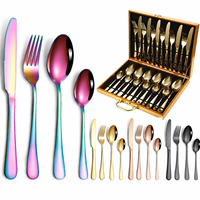 Ensemble de 24 couverts contemporains en acier inoxydable finition miroir, couteaux, fourchettes et cuillères, dans un coffret cadeau pour la salle à manger à domicile