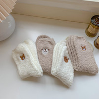 Chaussettes de lit douillettes et chaudes en fourrure pour femme et fille, avec broderie, antidérapantes en silicone, idéales pour l'automne et l'hiver