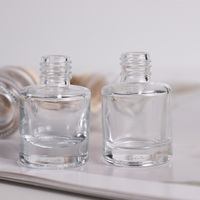 Diffuseur de parfum pour voiture en verre cylindrique vide de 8 ml avec bouchon à vis pour accrocher dans la voiture