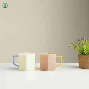 Tazas con logotipo personalizado, copa <span class=keywords><strong>de</strong></span> vidrio <span class=keywords><strong>de</strong></span> borosilicato <span class=keywords><strong>de</strong></span> colores, resistentes al calor copas <span class=keywords><strong>de</strong></span> vino, tazas <span class=keywords><strong>de</strong></span> copa <span class=keywords><strong>de</strong></span> vino hexagonales coloridas - Product Image 1