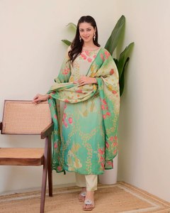 Ensemble de vêtements de fête traditionnels pour femmes travail manuel imprimé pure Viscose Assam soie Duppatta Kurti pantalon Style indien attrayant - Product Image 4