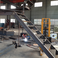 Escalier industriel en acier métallique personnalisable avec rampes et marches