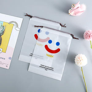 Sac à cordon personnalisé UniOne avec logo et taille imprimés, sacs en plastique givré, sacs d'emballage pour les tampons démaquillants, les tampons en <span class=keywords><strong>coton</strong></span> - Product Image 6