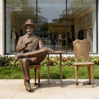 Escultura de Bronce Moderna de un Hombre Sentado en un Banco Leyendo, Estilo Urbano, Personalizada