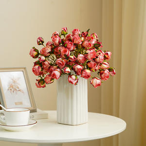 Vente en gros usine – Nouvelle collection de 7 têtes de roses artificielles en soie à bords brûlés pour centres de table de mariage, fêtes et décoration intérieure - Product Image 1