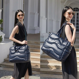 Sac à bandoulière léger en nylon pour femme, imprimé léopard, résistant à l'eau, avec compartiment pour ordinateur portable, idéal pour les voyages, le shopping et l'usage quotidien - Product Image 5